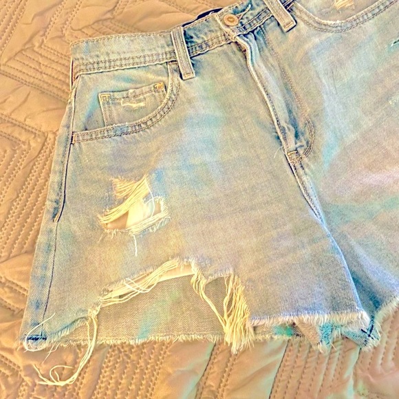 Hollister Distressed Denim Cutoff Jean Shorts - Picture 5 of 6